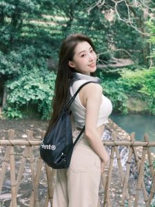 徒步旅行，定格美好瞬间：9个拍照姿势，轻松脱颖而出-霞书