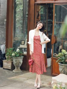 穿裙子拍照，9个摆拍动作，裙子拍照魅力好看，气质优雅 定格裙装大片-霞书