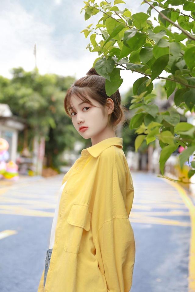 学好这8个万能的拍照姿势，外出游玩随便拍，简单场景也能拍美照-霞书