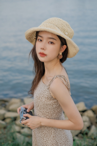 拒绝拍照剪刀手，10个女生必备拍照姿势，拍照自然美美哒-霞书