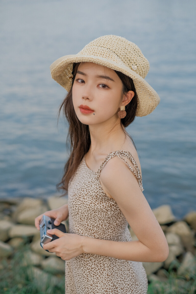 拒绝拍照剪刀手，10个女生必备拍照姿势，拍照自然美美哒-霞书