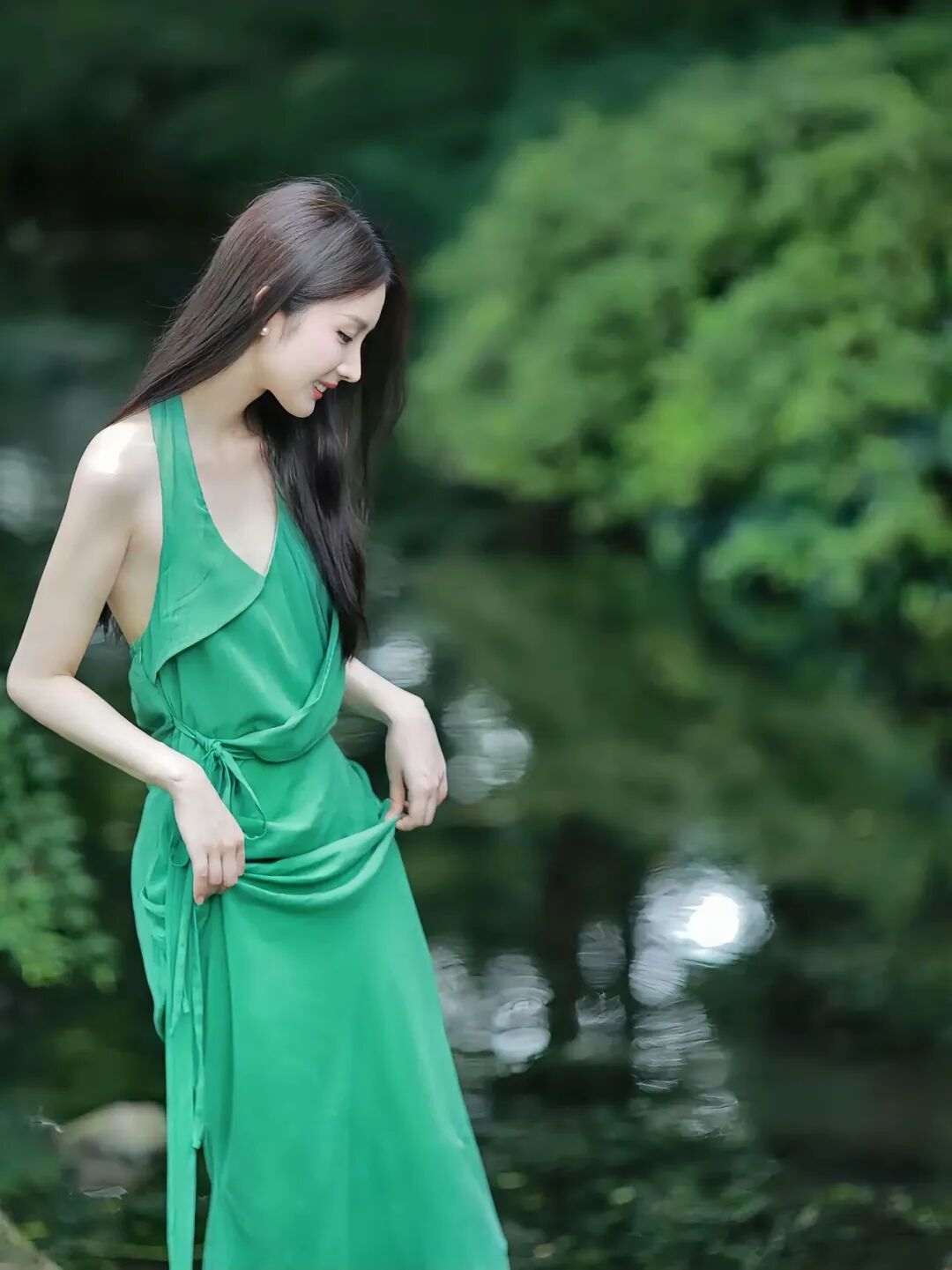 壁纸写真女神-绿色可能会让你格外白皙自然-霞书