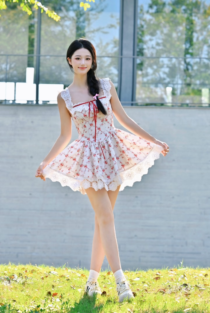 碎花裙拍照太甜啦！9 个姿势轻松拿捏，分分钟美成小仙女-霞书