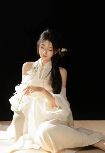 少女写真丨东方美学与现代时尚的交融-霞书