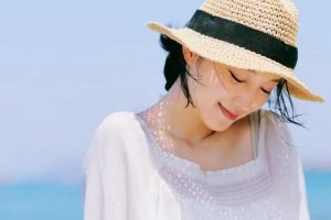 0岁女人拍照别比剪刀手，学会这12个拍照姿势，轻松拍得年轻漂亮-霞书