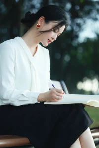 图书馆系列🍂她在公园里写生-霞书