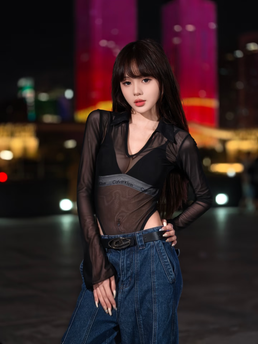 夜景街头拍辣妹风咋出片？9 个姿势轻松拿捏，分分钟美成都市酷姐-霞书