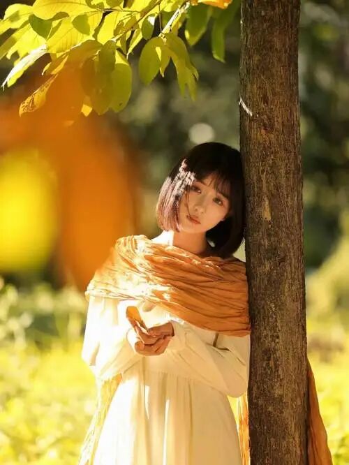 秋天落叶氛围感拍照姿势,这样拍实在太美了!谁拍谁好看!-霞书