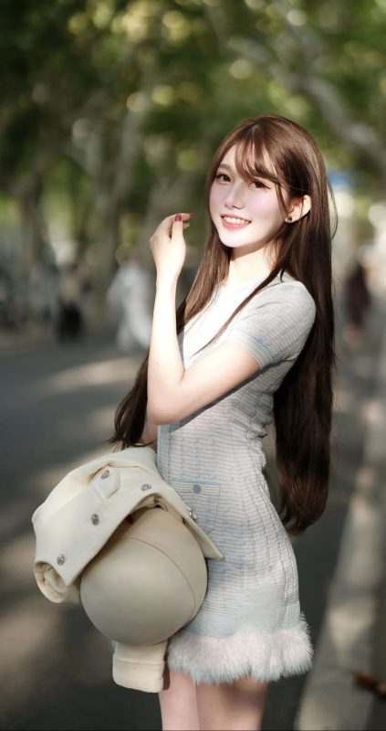 街拍，瞄准的不是镜头前的女孩，而是自己灵魂深处那抹从未熄灭的光。-霞书