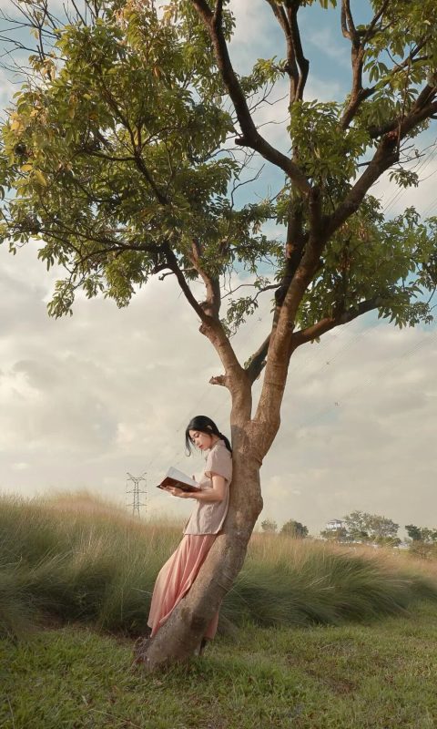 秋日限定,电影感人像拍摄技巧,把秋天的松弛感揉进每一帧里-霞书