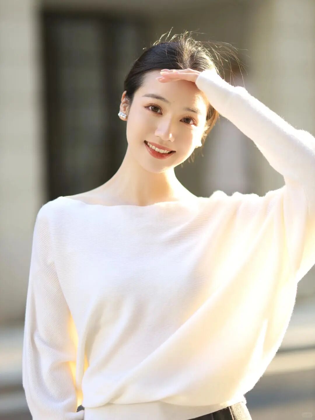 秋冬扎发穿搭，这 7个动作太绝了！阳光与风偏爱，夕阳浪漫显气质-霞书