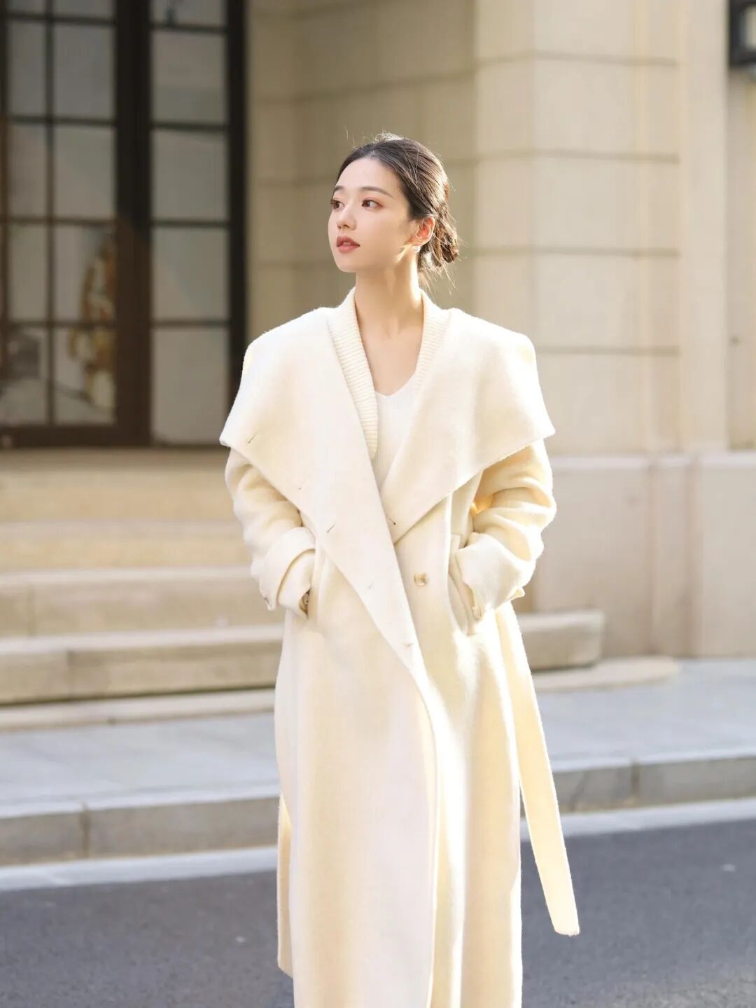 秋冬穿搭拍照，7个姿势，夕阳滤镜下的自然大方，显身材又出片-霞书