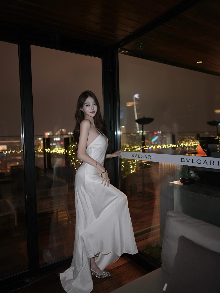 🌃华灯初上时，我找到了城市最浪漫的角落✨-霞书