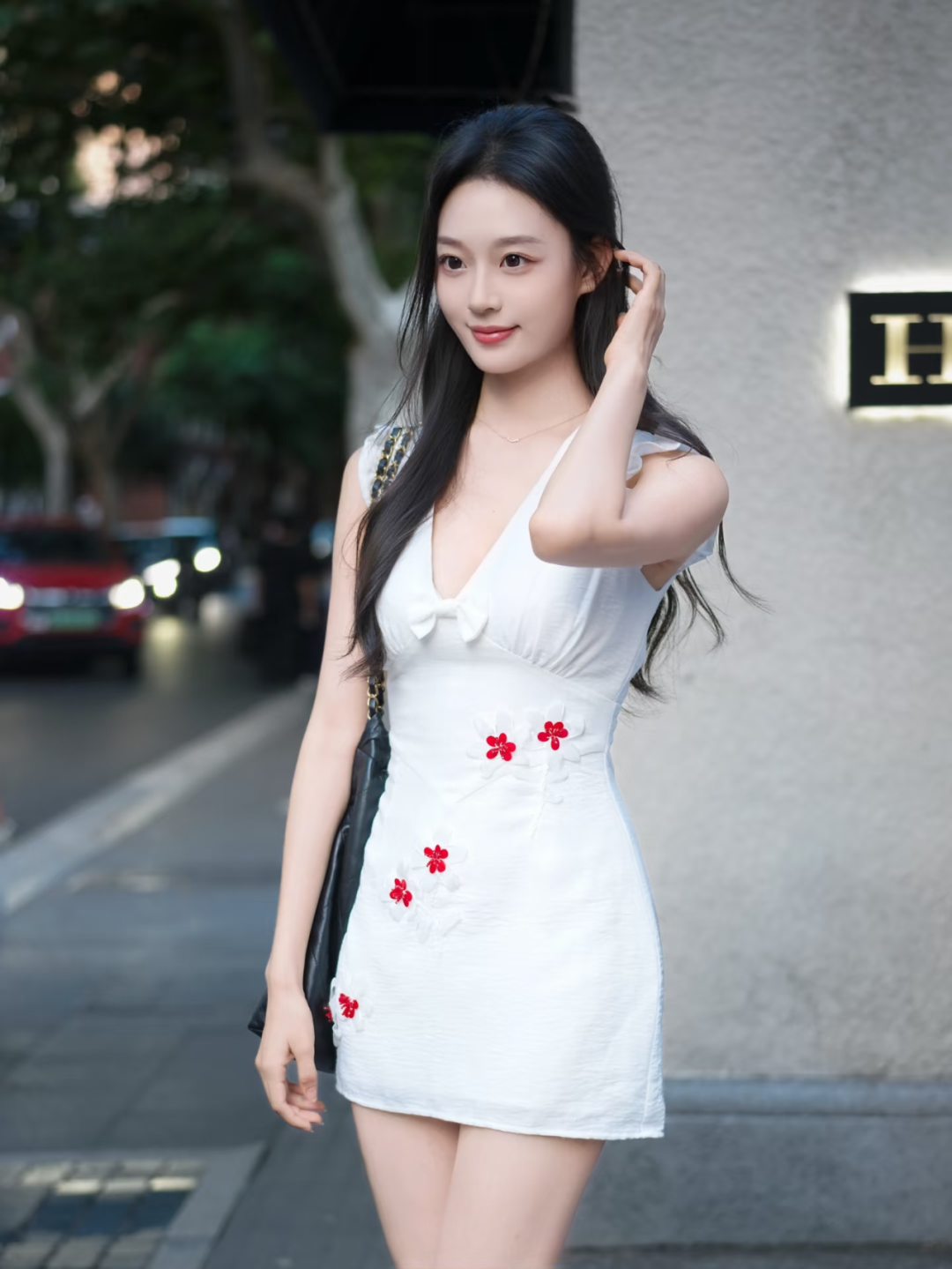 穿小白裙在街头拍照，9 个姿势轻松拿捏甜酷感，出片率直接拉满-霞书
